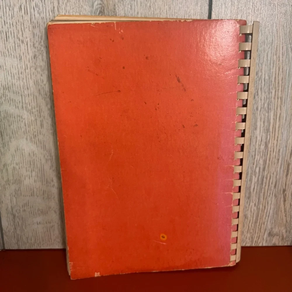 Vintage 1971 Money-Saving Cookbook Favorite Recipes Home Economics Teachers 900